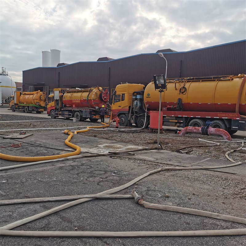 上甘岭污水池清理